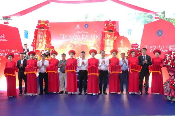 Quảng Ninh khai trương sản phẩm du lịch trải nghiệm thuyền ba vách trên vịnh Hạ Long