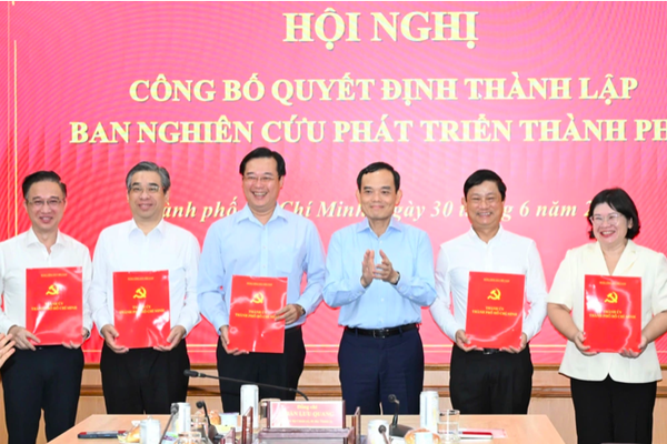 Ông Trần Lưu Quang làm Trưởng Ban Nghiên cứu phát triển TP HCM
