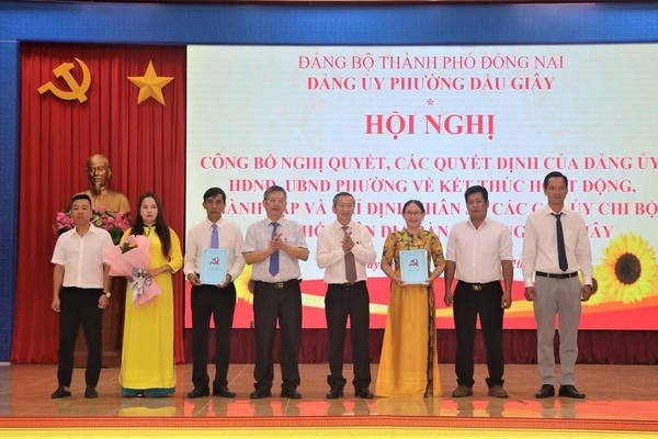 Phường Dầu Giây công bố quyết định thành lập mới các chi bộ, khu phố