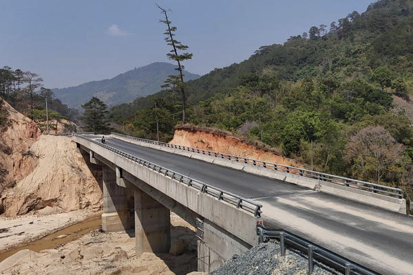 Thông xe tỉnh lộ 722, rút ngắn thời gian từ Đà Lạt đến Buôn Ma Thuột khoảng 1 giờ Thông xe tỉnh lộ 722, rút ngắn thời gian từ Đà Lạt đến Buôn Ma Thuột khoảng 1 giờ