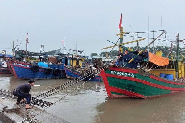 Yêu cầu các địa phương chủ động sơ tán dân và sẵn sàng cấm biển để ứng phó với cơn bão số 1