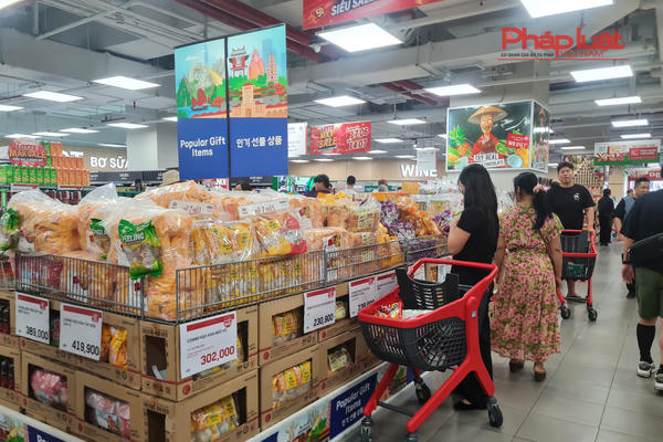 Tổng mức bán lẻ hàng hóa và doanh thu dịch vụ tiêu dùng trong 6 tháng đạt 3.889,5 nghìn tỷ đồng