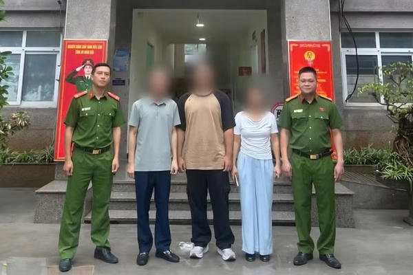 Điểm tin Pháp Luật ngày 04/07: Công an giải cứu nam thanh niên bị 'bắt cóc online' đòi 150 triệu đồng tiền chuộc
Điểm tin Pháp Luật ngày 04/07: Công an giải cứu nam thanh niên bị 'bắt cóc online' đòi 150 triệu đồng tiền chuộc