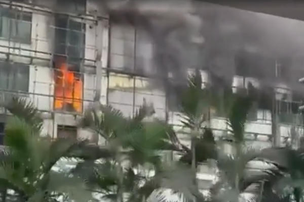 Cháy siêu thị điện máy cũ trên đường Trần Phú, phường Hà Đông Cháy siêu thị điện máy cũ trên đường Trần Phú, phường Hà Đông