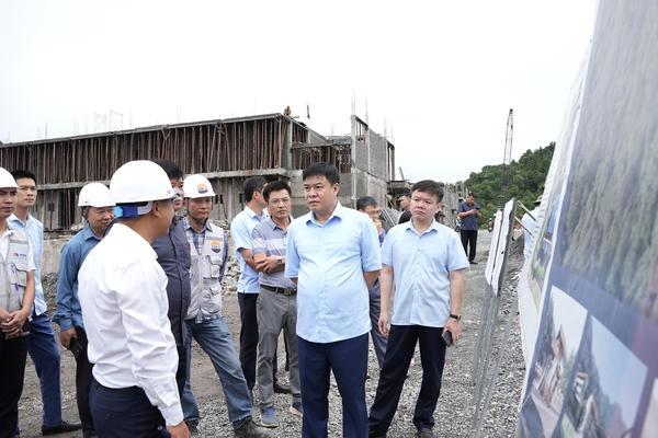 Hối hả trên công trường Trường Phổ thông Dân tộc nội trú liên cấp Sơn Vĩ Hối hả trên công trường Trường Phổ thông Dân tộc nội trú liên cấp Sơn Vĩ
