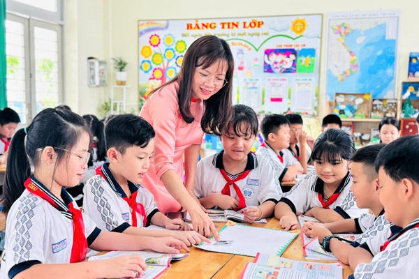 Cơ cấu lại đội ngũ nhân sự khi sắp xếp mạng lưới trường lớp