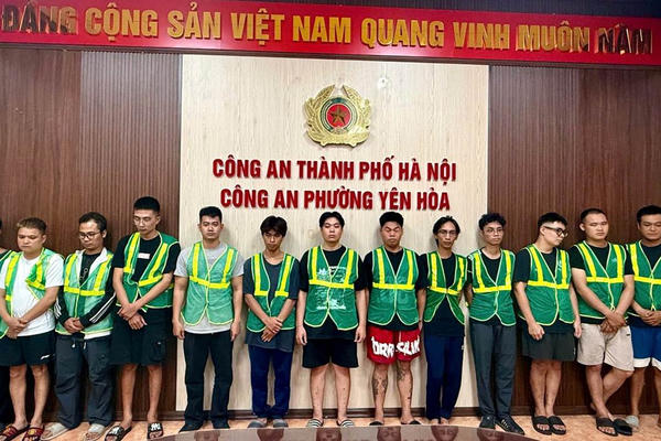 Hà Nội: Triệt phá đường dây trồng, sơ chế, mua bán cần sa ở phường Yên Hoà, bắt giữ 13 đối tượng