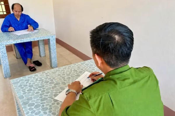 Đắk Lắk: Khởi tố 12 bị can liên quan đường dây cá độ bóng đá giao dịch gần 200 tỷ đồng Đắk Lắk: Khởi tố 12 bị can liên quan đường dây cá độ bóng đá giao dịch gần 200 tỷ đồng