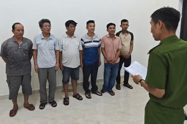 Đà Nẵng: Triệt xóa đường dây cá độ bóng đá qua mạng giao dịch gần 10 tỷ đồng, tạm giữ 8 người Đà Nẵng: Triệt xóa đường dây cá độ bóng đá qua mạng giao dịch gần 10 tỷ đồng, tạm giữ 8 người