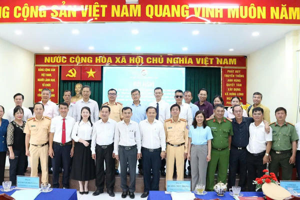 Xã Hưng Long đồng hành cùng doanh nghiệp: Mở rộng tín dụng, thúc đẩy chuyển đổi số để tạo động lực tăng trưởng Xã Hưng Long đồng hành cùng doanh nghiệp: Mở rộng tín dụng, thúc đẩy chuyển đổi số để tạo động lực tăng trưởng