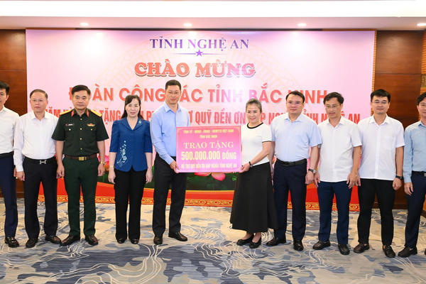 Tỉnh Bắc Ninh trao tặng 500 triệu đồng hỗ trợ Quỹ Đền ơn đáp nghĩa tỉnh Nghệ An