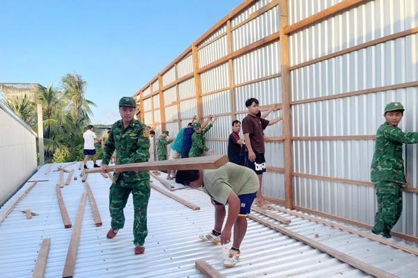 Đồn BP Đất Mũi chung tay giúp người dân dựng lại nhà, ổn định cuộc sống Đồn BP Đất Mũi chung tay giúp người dân dựng lại nhà, ổn định cuộc sống