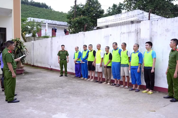 Khởi tố 9 đối tượng liên quan đến đường dây cá độ bóng đá 850 tỷ đồng Khởi tố 9 đối tượng liên quan đến đường dây cá độ bóng đá 850 tỷ đồng