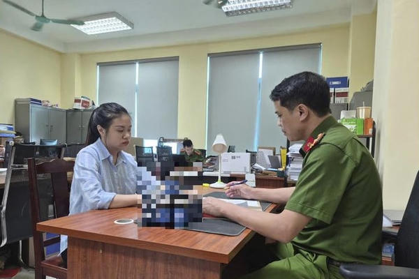 Khởi tố đối tượng buôn bán thực phẩm chức năng giả
Khởi tố đối tượng buôn bán thực phẩm chức năng giả