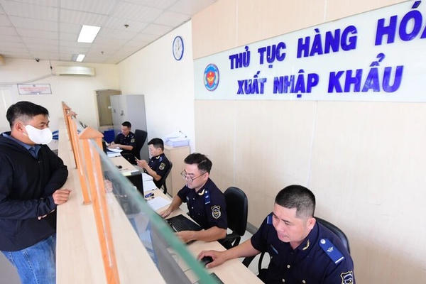 Hải quan khu vực triển khai chính sách kéo dài ưu đãi thuế đối với xăng dầu Hải quan khu vực triển khai chính sách kéo dài ưu đãi thuế đối với xăng dầu