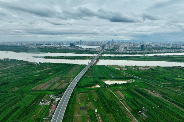Hà Nội thúc đẩy giao thông đường thủy, triển khai 10 cảng hàng hóa trên sông Hồng