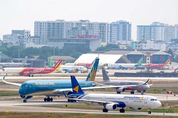 Đề xuất xây mới toàn diện nhà ga T1 sân bay Tân Sơn Nhất, kết nối metro và hầm ngầm sang T3 Đề xuất xây mới toàn diện nhà ga T1 sân bay Tân Sơn Nhất, kết nối metro và hầm ngầm sang T3
