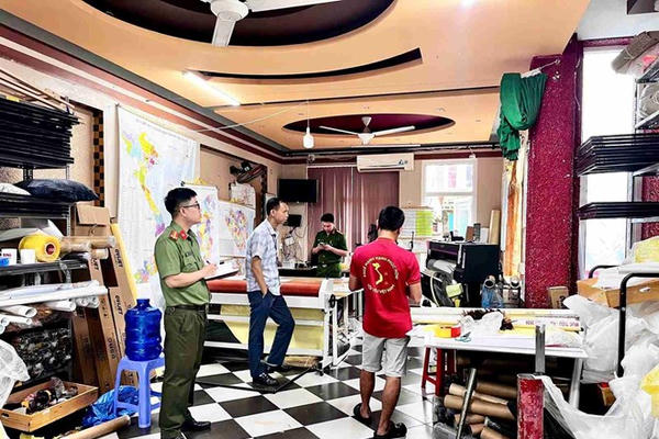 Phát hiện cơ sở in bản đồ hành chính Việt Nam và 34 tỉnh, thành không phép để bán trên mạng Phát hiện cơ sở in bản đồ hành chính Việt Nam và 34 tỉnh, thành không phép để bán trên mạng