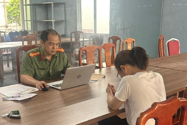 Đăng tin thất thiệt "nước sông Mã nhiễm thạch tín" lên Facebook, nữ 9X bị phạt 7,5 triệu đồng Đăng tin thất thiệt "nước sông Mã nhiễm thạch tín" lên Facebook, nữ 9X bị phạt 7,5 triệu đồng