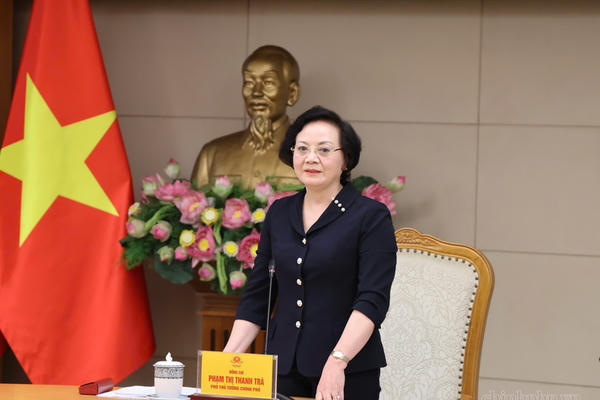 Phó Thủ tướng Phạm Thị Thanh Trà yêu cầu siết chặt quản lý bếp ăn và kiểm soát nghiêm nguồn gốc thực phẩm trong trường học