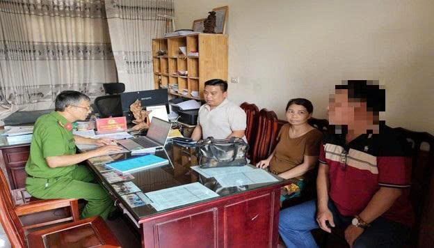 Ninh Bình: Công an xã Đồng Thịnh hỗ trợ, giúp đỡ người dân nhận lại hơn 1,4 tỷ đồng do chuyển khoản nhầm