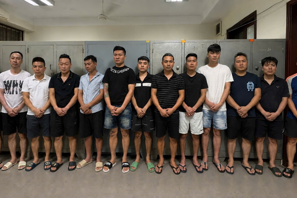 Bắc Ninh: Triệt phá đường dây cá độ bóng đá hơn 60 tỷ đồng, bắt giữ 13 đối tượng Bắc Ninh: Triệt phá đường dây cá độ bóng đá hơn 60 tỷ đồng, bắt giữ 13 đối tượng