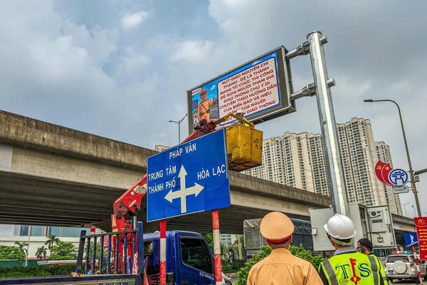 Từ 15/7: Hà Nội vận hành 36 màn hình LED cập nhật ùn tắc, ngập úng Từ 15/7: Hà Nội vận hành 36 màn hình LED cập nhật ùn tắc, ngập úng