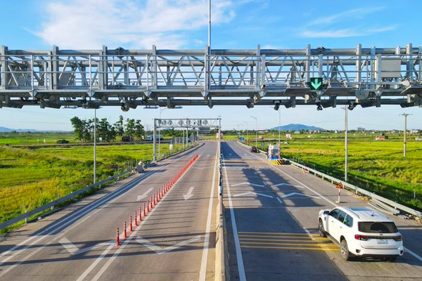 Từ tối 15/7, thu phí 5 đoạn cao tốc Bắc - Nam qua miền Trung