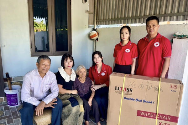 Ấm lòng những câu chuyện tử tế giữa mùa du lịch Sầm Sơn