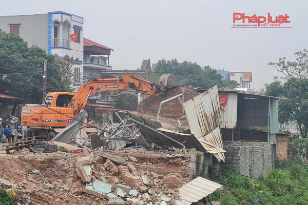 Chủ tịch xã có thẩm quyền xử phạt vi phạm về đất đai với số tiền xử phạt lên đến 250 triệu đồng Chủ tịch xã có thẩm quyền xử phạt vi phạm về đất đai với số tiền xử phạt lên đến 250 triệu đồng