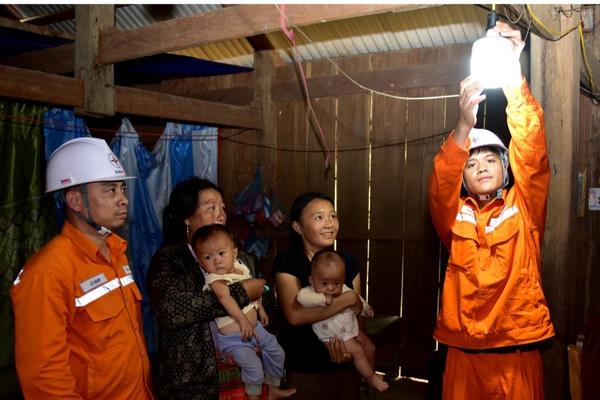 Tỉnh Lai Châu hoàn thành cấp điện đến 100% thôn, bản 