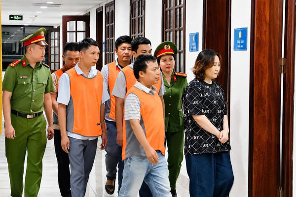 Phá vụ án làm giả hồ sơ thí nghiệm tại Công ty CP Xây dựng và Thí nghiệm công trình Miền Trung Phá vụ án làm giả hồ sơ thí nghiệm tại Công ty CP Xây dựng và Thí nghiệm công trình Miền Trung