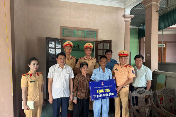 CSGT Nghệ An: Chung tay hỗ trợ gia đình bệnh binh có hoàn cảnh đặc biệt khó khăn