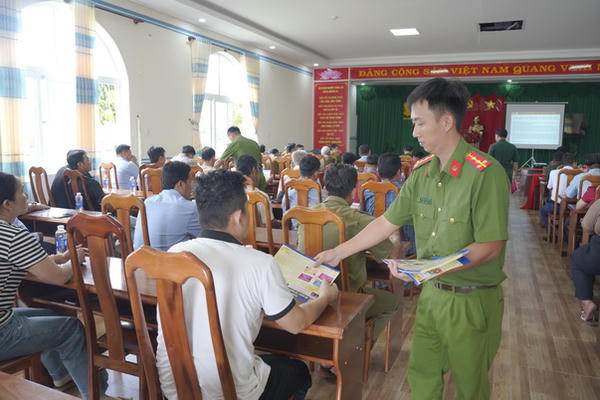 Công an Cà Mau: Đồng hành cùng doanh nghiệp, kiến tạo môi trường đầu tư an toàn từ gốc Công an Cà Mau: Đồng hành cùng doanh nghiệp, kiến tạo môi trường đầu tư an toàn từ gốc