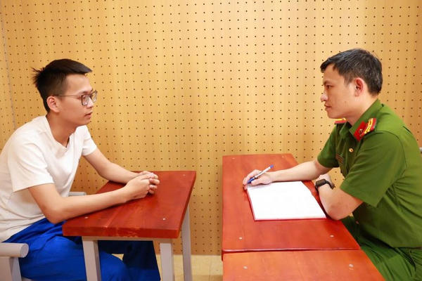 Khởi tố 2 đối tượng lừa đảo đổi tiền Việt Nam - Hàn Quốc qua mạng Khởi tố 2 đối tượng lừa đảo đổi tiền Việt Nam - Hàn Quốc qua mạng