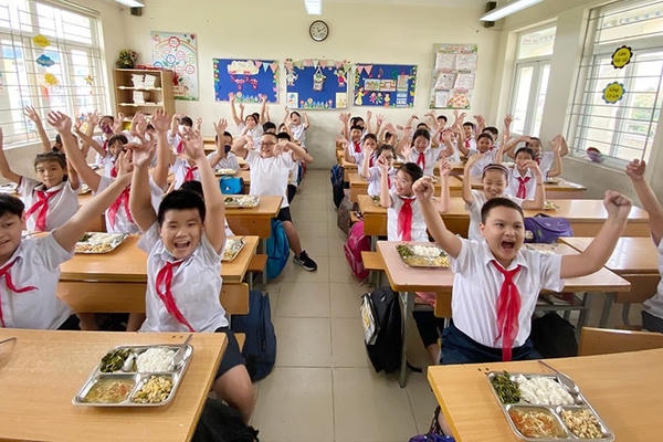 Hà Nội hỗ trợ bữa ăn bán trú cho học sinh tiểu học nâng lên 40.000 đồng