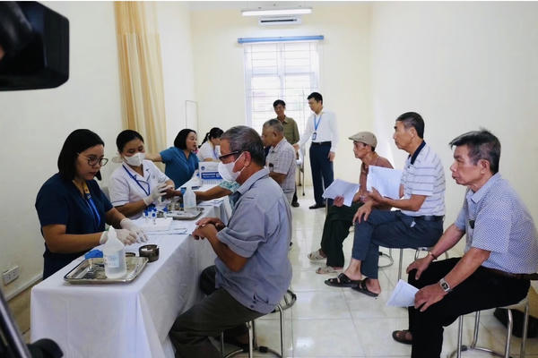 Hà Nội: Sóc Sơn khám sức khỏe miễn phí cho hơn 700 người có công Hà Nội: Sóc Sơn khám sức khỏe miễn phí cho hơn 700 người có công