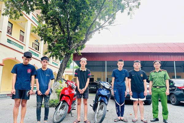 Phú Thọ: Truy xét, bắt giữ nhóm thanh thiếu niên mang hung khí, chống đối lực lượng Công an Phú Thọ: Truy xét, bắt giữ nhóm thanh thiếu niên mang hung khí, chống đối lực lượng Công an