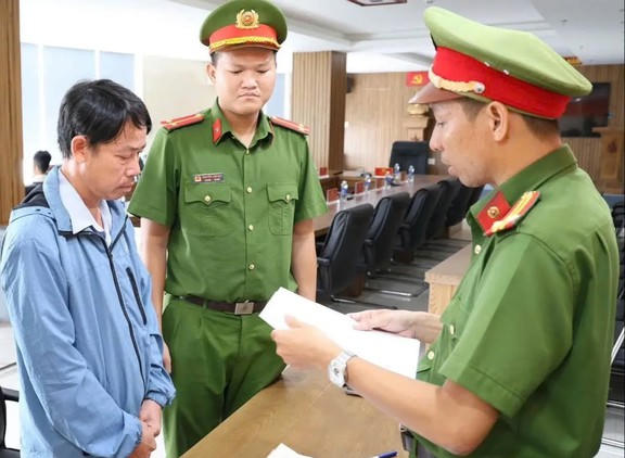 Khởi tố cựu chuyên viên giáo dục do sai phạm đấu thầu, thiệt hại gần 1,8 tỷ đồng Khởi tố cựu chuyên viên giáo dục do sai phạm đấu thầu, thiệt hại gần 1,8 tỷ đồng