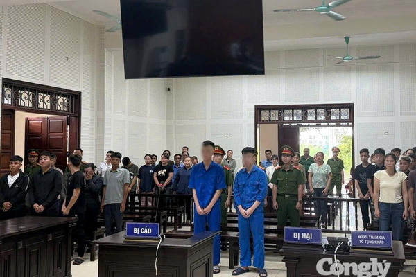 Phạt 2 bị cáo tổng cộng gần 15 năm tù vì truy đuổi dẫn đến chết người Phạt 2 bị cáo tổng cộng gần 15 năm tù vì truy đuổi dẫn đến chết người
