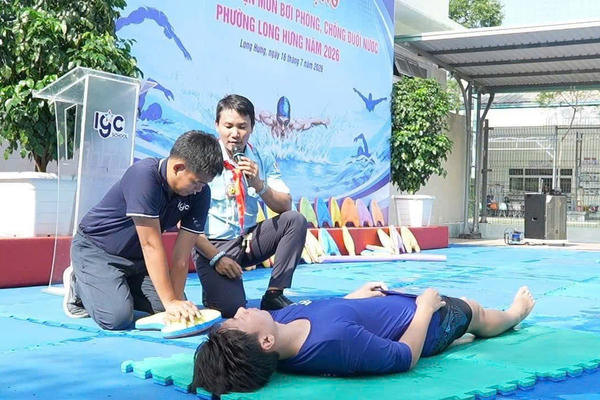 Phường Long Hưng phát động toàn dân tập luyện môn bơi, nâng cao kỹ năng phòng, chống đuối nước cho trẻ em 