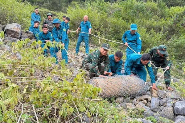 Nghệ An: Phát hiện bom 350 kg còn nguyên kíp nổ khi đào móng xây nhà Nghệ An: Phát hiện bom 350 kg còn nguyên kíp nổ khi đào móng xây nhà