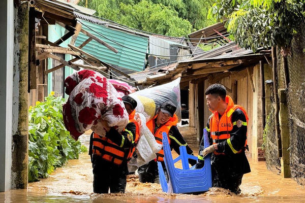 Lực lượng Công an chủ động ứng phó với mưa lớn khu vực miền núi Bắc Bộ Lực lượng Công an chủ động ứng phó với mưa lớn khu vực miền núi Bắc Bộ