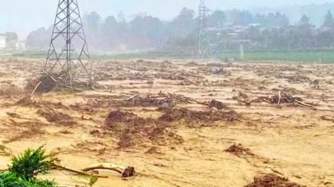 Mưa lũ gây thiệt hại nặng nề về người và tài sản tại nhiều tỉnh Tây Bắc Mưa lũ gây thiệt hại nặng nề về người và tài sản tại nhiều tỉnh Tây Bắc