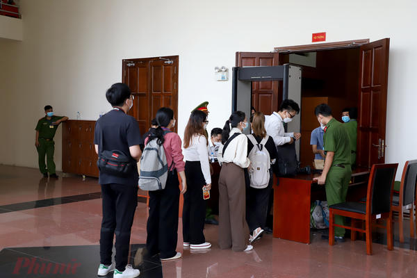 TAND Tối cao siết quy định tại phiên tòa: Cấm tự ý mang thiết bị điện tử, livestream TAND Tối cao siết quy định tại phiên tòa: Cấm tự ý mang thiết bị điện tử, livestream