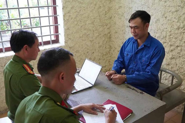 Truy tố 2 bị can trong vụ dựng hình ảnh "anh hùng" để kêu gọi từ thiện, 867 người trở thành bị hại Truy tố 2 bị can trong vụ dựng hình ảnh "anh hùng" để kêu gọi từ thiện, 867 người trở thành bị hại
