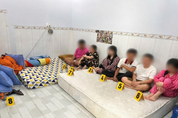 Từ vụ bắt quả tang nhóm sử dụng ma túy trong nhà trọ, phát hiện thêm vụ mua bán trái phép Từ vụ bắt quả tang nhóm sử dụng ma túy trong nhà trọ, phát hiện thêm vụ mua bán trái phép