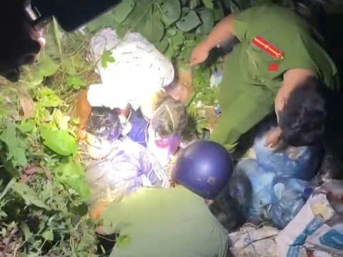 Quảng Ngãi: Kịp thời cứu sống nam thanh niên rơi xuống vực sâu giữa đêm khuya Quảng Ngãi: Kịp thời cứu sống nam thanh niên rơi xuống vực sâu giữa đêm khuya