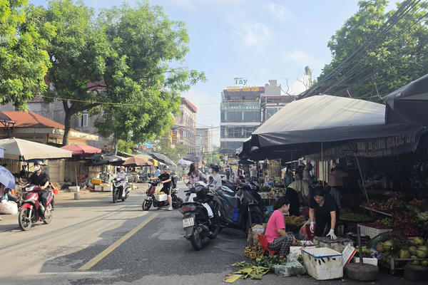 Phường Phương Liễu, Bắc Ninh: Chợ tạm lấn chiếm lòng đường, tiềm ẩn nguy cơ mất an toàn giao thông Phường Phương Liễu, Bắc Ninh: Chợ tạm lấn chiếm lòng đường, tiềm ẩn nguy cơ mất an toàn giao thông