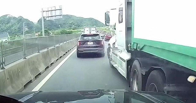 Cục CSGT thông tin vụ tai nạn liên hoàn 11 ô tô ở cao tốc Cao Bồ - Mai Sơn, hé lộ trích xuất camera Cục CSGT thông tin vụ tai nạn liên hoàn 11 ô tô ở cao tốc Cao Bồ - Mai Sơn, hé lộ trích xuất camera